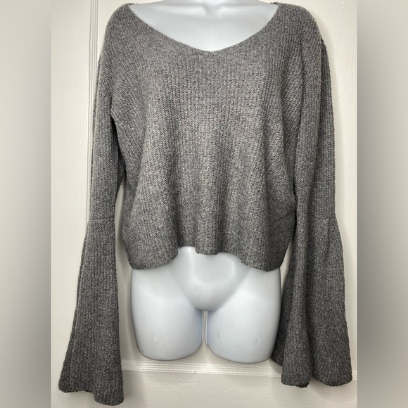 DAYTRIP Gray Women's Bell Sleeve Cropped Sweater - Picture 1 of 5